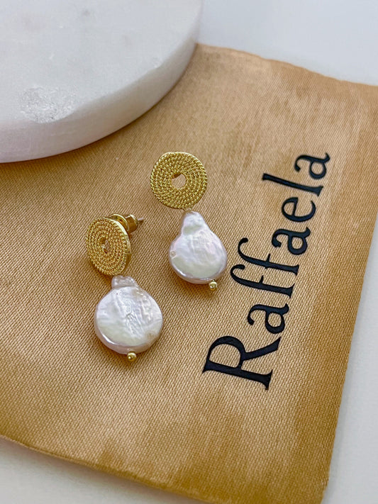Penelope - Minimalist Pearl Earrings